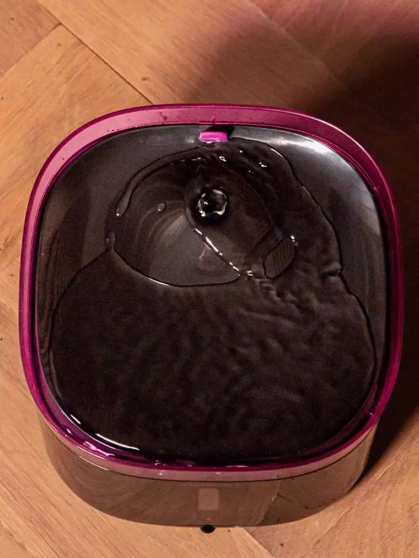 437132-jet-19-black-6.png Fontaine d’eau Jet 19 – sans fil PETREBELS